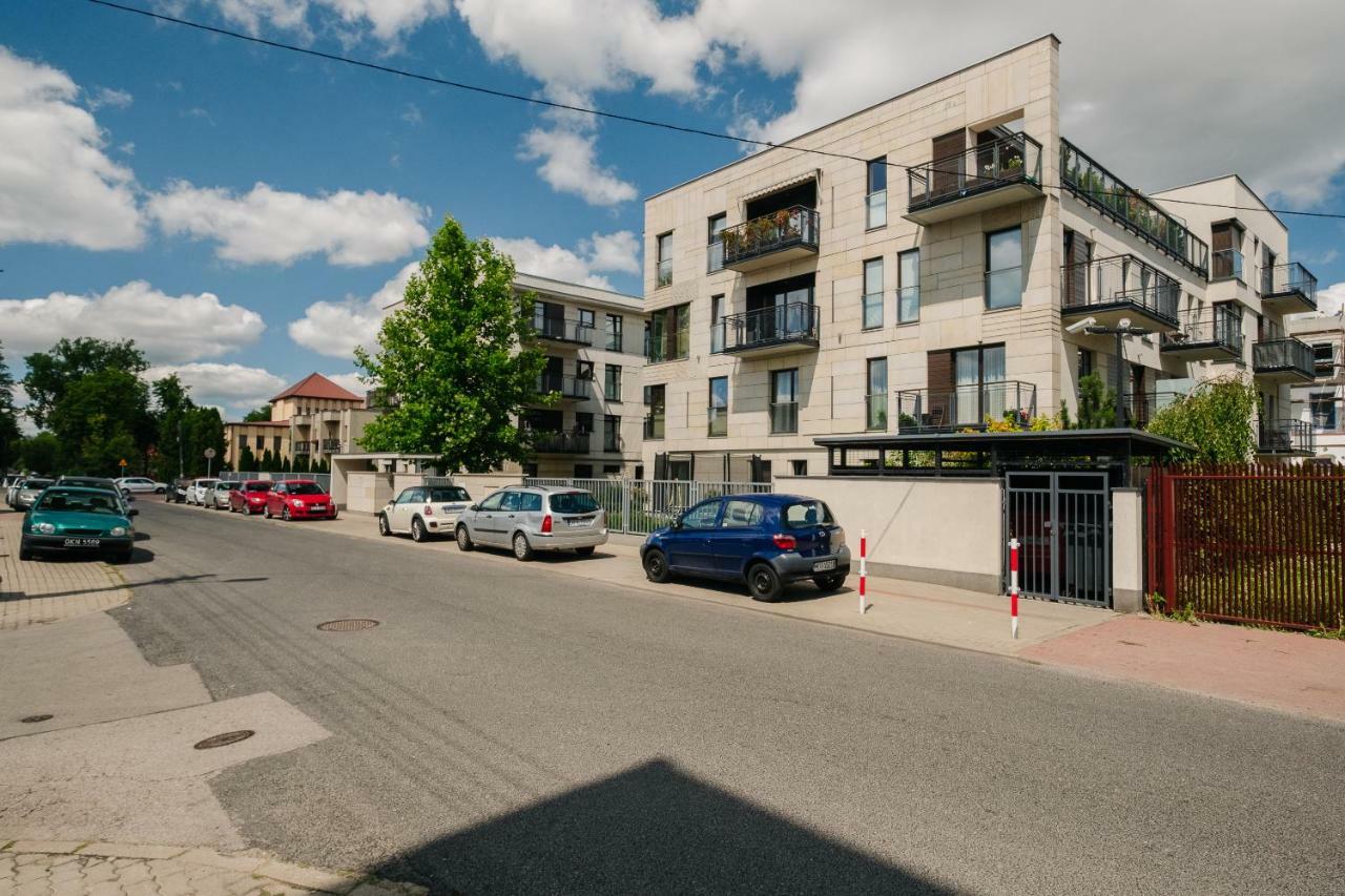 Modern Apartment Across The Ponds Warschau Exterior foto